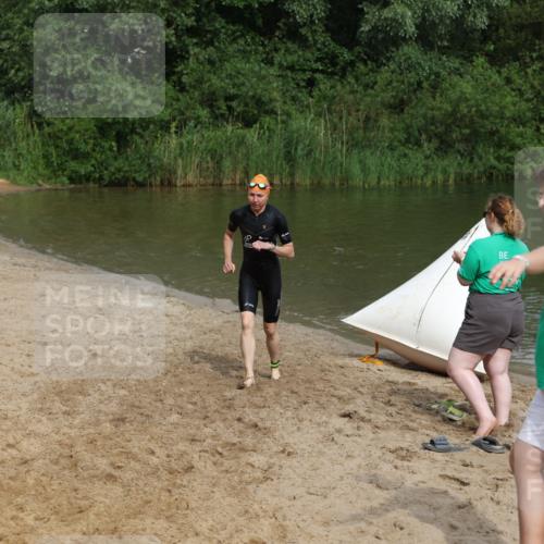 21.06.2026 - 29. Vierlanden-Triathlon Andreas Tolksdorf http://msf.ph/oto/9847427 21.06.2026 09:18:55 Schwimmen 225, 246 meine-sportfotos.de
