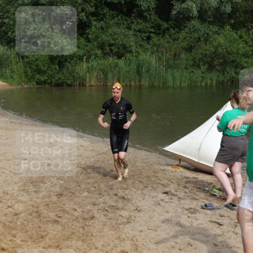 21.06.2026 - 29. Vierlanden-Triathlon Andreas Tolksdorf http://msf.ph/oto/9847442 21.06.2026 09:18:56 Schwimmen 225, 246 meine-sportfotos.de