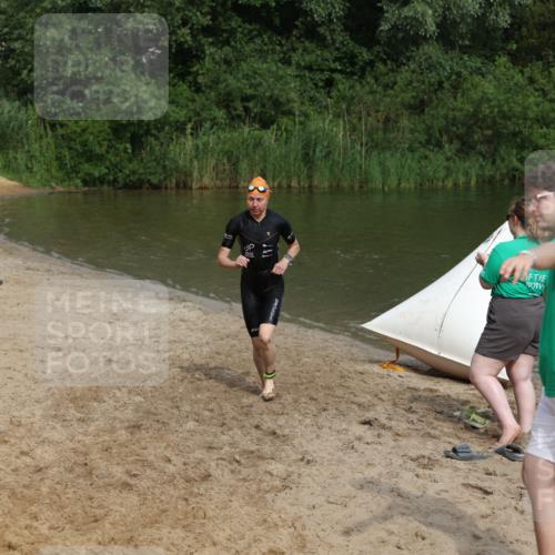 21.06.2026 - 29. Vierlanden-Triathlon Andreas Tolksdorf http://msf.ph/oto/9847447 21.06.2026 09:18:56 Schwimmen 225, 246 meine-sportfotos.de