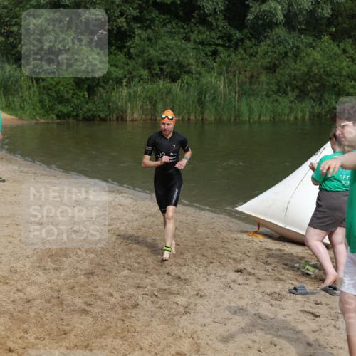 21.06.2026 - 29. Vierlanden-Triathlon Andreas Tolksdorf http://msf.ph/oto/9847452 21.06.2026 09:18:56 Schwimmen 225, 246 meine-sportfotos.de