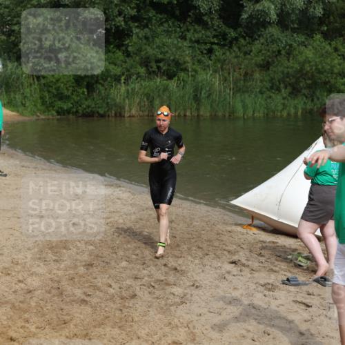 21.06.2026 - 29. Vierlanden-Triathlon Andreas Tolksdorf http://msf.ph/oto/9847457 21.06.2026 09:18:56 Schwimmen 225, 246 meine-sportfotos.de