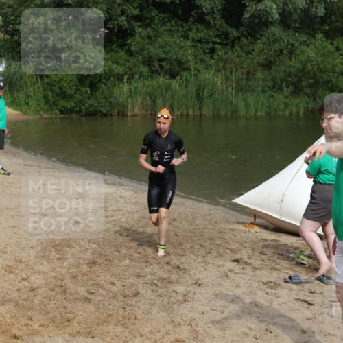 21.06.2026 - 29. Vierlanden-Triathlon Andreas Tolksdorf http://msf.ph/oto/9847463 21.06.2026 09:18:56 Schwimmen 225, 246 meine-sportfotos.de