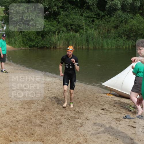 21.06.2026 - 29. Vierlanden-Triathlon Andreas Tolksdorf http://msf.ph/oto/9847474 21.06.2026 09:18:56 Schwimmen 225, 246 meine-sportfotos.de