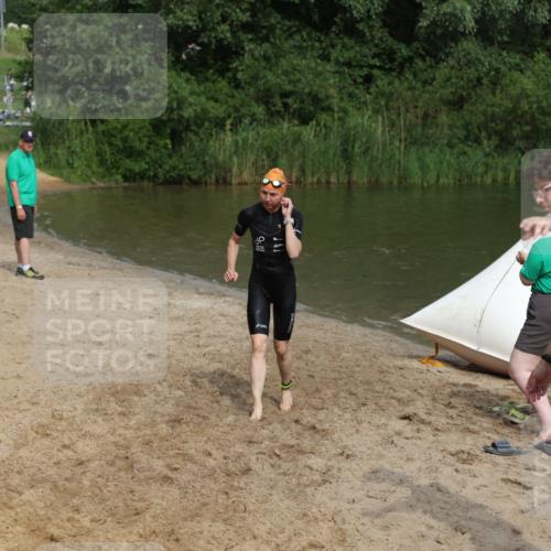 21.06.2026 - 29. Vierlanden-Triathlon Andreas Tolksdorf http://msf.ph/oto/9847484 21.06.2026 09:18:56 Schwimmen 225, 246 meine-sportfotos.de