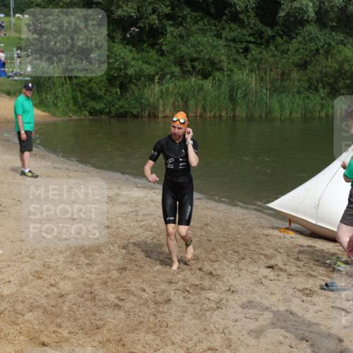21.06.2026 - 29. Vierlanden-Triathlon Andreas Tolksdorf http://msf.ph/oto/9847499 21.06.2026 09:18:56 Schwimmen 225, 246 meine-sportfotos.de