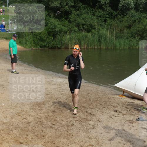 21.06.2026 - 29. Vierlanden-Triathlon Andreas Tolksdorf http://msf.ph/oto/9847508 21.06.2026 09:18:56 Schwimmen 225, 246 meine-sportfotos.de
