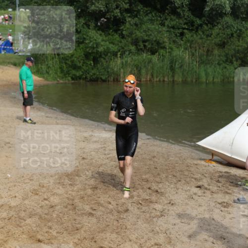 21.06.2026 - 29. Vierlanden-Triathlon Andreas Tolksdorf http://msf.ph/oto/9847518 21.06.2026 09:18:56 Schwimmen 225, 246 meine-sportfotos.de