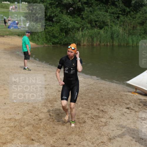21.06.2026 - 29. Vierlanden-Triathlon Andreas Tolksdorf http://msf.ph/oto/9847531 21.06.2026 09:18:57 Schwimmen 225, 246 meine-sportfotos.de