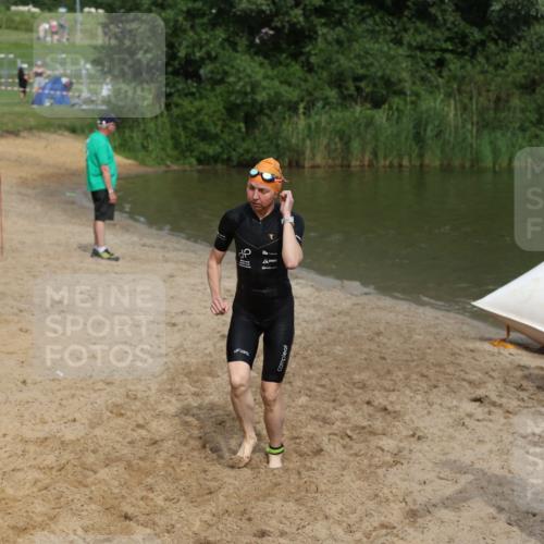 21.06.2026 - 29. Vierlanden-Triathlon Andreas Tolksdorf http://msf.ph/oto/9847535 21.06.2026 09:18:57 Schwimmen 225, 246 meine-sportfotos.de