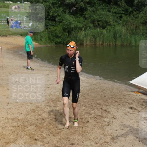 21.06.2026 - 29. Vierlanden-Triathlon Andreas Tolksdorf http://msf.ph/oto/9847540 21.06.2026 09:18:57 Schwimmen 225, 246 meine-sportfotos.de