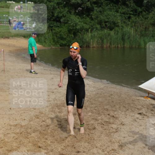 21.06.2026 - 29. Vierlanden-Triathlon Andreas Tolksdorf http://msf.ph/oto/9847545 21.06.2026 09:18:57 Schwimmen 225, 246 meine-sportfotos.de