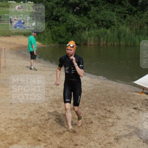 21.06.2026 - 29. Vierlanden-Triathlon Andreas Tolksdorf http://msf.ph/oto/9847549 21.06.2026 09:18:58 Schwimmen 225 meine-sportfotos.de