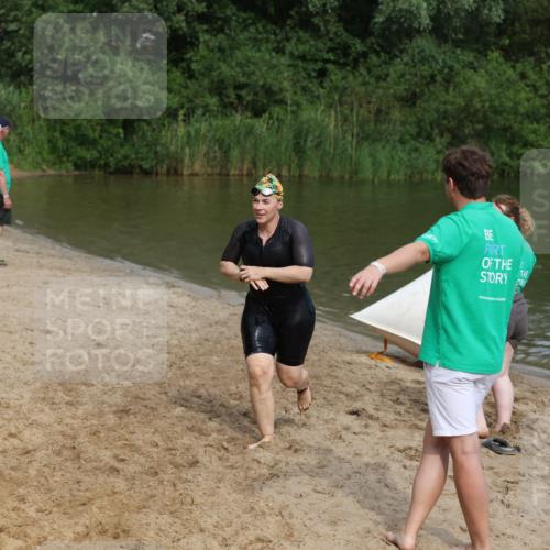 21.06.2026 - 29. Vierlanden-Triathlon Andreas Tolksdorf http://msf.ph/oto/9847569 21.06.2026 09:19:34 Schwimmen 295 meine-sportfotos.de