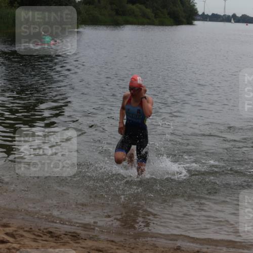 21.06.2026 - 29. Vierlanden-Triathlon Andreas Tolksdorf http://msf.ph/oto/9847922 21.06.2026 09:52:18 Schwimmen 370, 375 meine-sportfotos.de