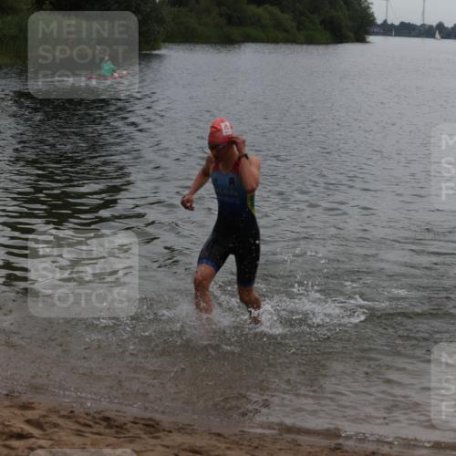 21.06.2026 - 29. Vierlanden-Triathlon Andreas Tolksdorf http://msf.ph/oto/9847945 21.06.2026 09:52:18 Schwimmen 370, 375 meine-sportfotos.de