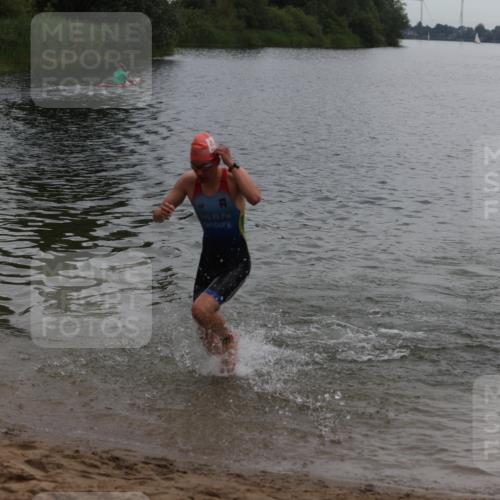 21.06.2026 - 29. Vierlanden-Triathlon Andreas Tolksdorf http://msf.ph/oto/9847965 21.06.2026 09:52:18 Schwimmen 370, 375 meine-sportfotos.de