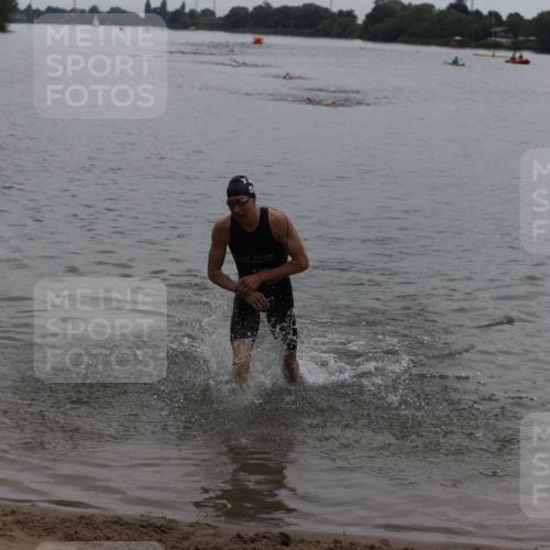 21.06.2026 - 29. Vierlanden-Triathlon Andreas Tolksdorf http://msf.ph/oto/9847999 21.06.2026 09:52:34 Schwimmen 364 meine-sportfotos.de