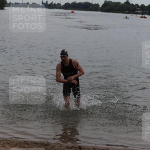 21.06.2026 - 29. Vierlanden-Triathlon Andreas Tolksdorf http://msf.ph/oto/9848007 21.06.2026 09:52:34 Schwimmen 364 meine-sportfotos.de