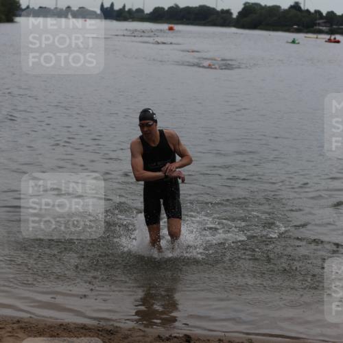 21.06.2026 - 29. Vierlanden-Triathlon Andreas Tolksdorf http://msf.ph/oto/9848016 21.06.2026 09:52:34 Schwimmen 364 meine-sportfotos.de