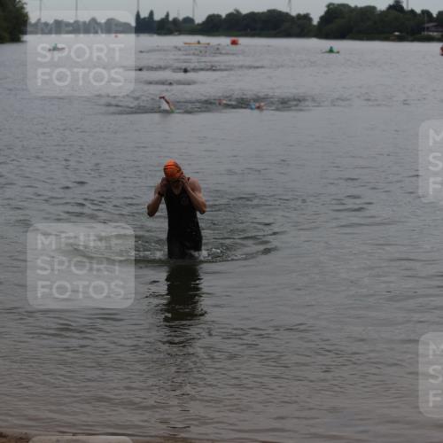 21.06.2026 - 29. Vierlanden-Triathlon Andreas Tolksdorf http://msf.ph/oto/9848020 21.06.2026 09:53:37 Schwimmen 390 meine-sportfotos.de