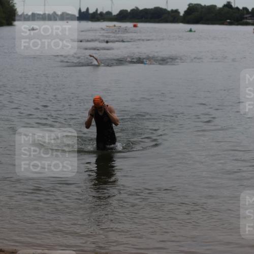 21.06.2026 - 29. Vierlanden-Triathlon Andreas Tolksdorf http://msf.ph/oto/9848023 21.06.2026 09:53:37 Schwimmen 390 meine-sportfotos.de