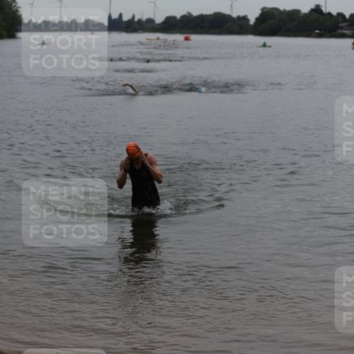 21.06.2026 - 29. Vierlanden-Triathlon Andreas Tolksdorf http://msf.ph/oto/9848027 21.06.2026 09:53:37 Schwimmen 390 meine-sportfotos.de