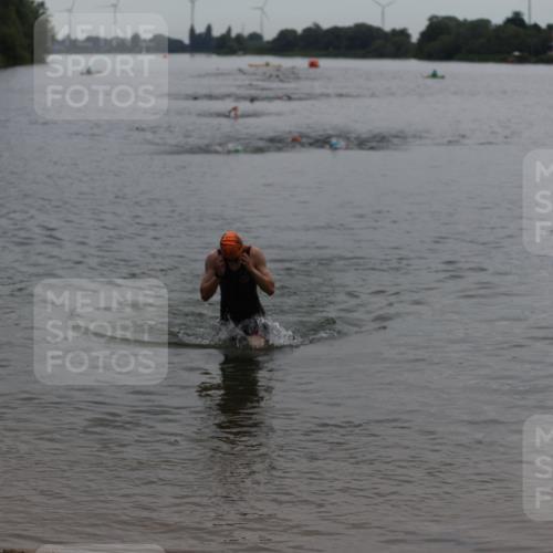 21.06.2026 - 29. Vierlanden-Triathlon Andreas Tolksdorf http://msf.ph/oto/9848034 21.06.2026 09:53:37 Schwimmen 390 meine-sportfotos.de