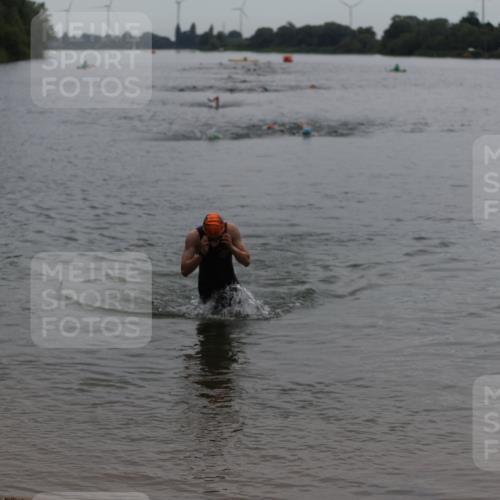 21.06.2026 - 29. Vierlanden-Triathlon Andreas Tolksdorf http://msf.ph/oto/9848038 21.06.2026 09:53:37 Schwimmen 390 meine-sportfotos.de