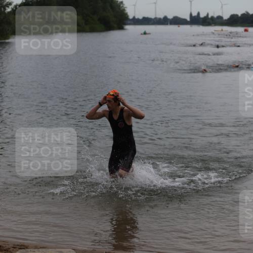 21.06.2026 - 29. Vierlanden-Triathlon Andreas Tolksdorf http://msf.ph/oto/9848046 21.06.2026 09:53:38 Schwimmen 390 meine-sportfotos.de