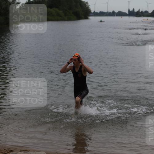 21.06.2026 - 29. Vierlanden-Triathlon Andreas Tolksdorf http://msf.ph/oto/9848058 21.06.2026 09:53:39 Schwimmen 390 meine-sportfotos.de