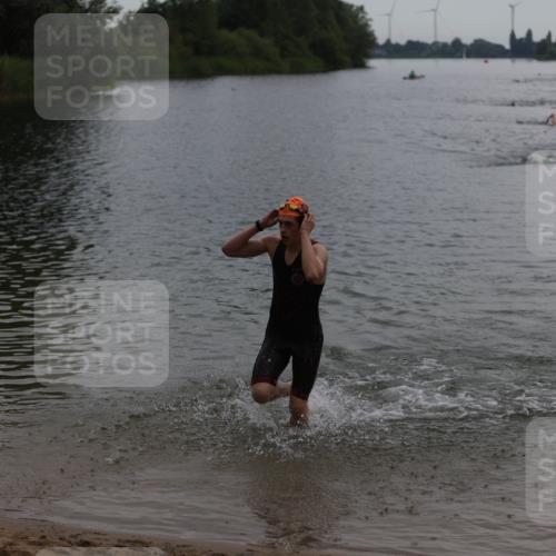 21.06.2026 - 29. Vierlanden-Triathlon Andreas Tolksdorf http://msf.ph/oto/9848079 21.06.2026 09:53:39 Schwimmen 390 meine-sportfotos.de