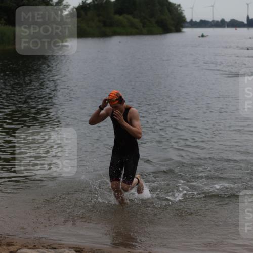 21.06.2026 - 29. Vierlanden-Triathlon Andreas Tolksdorf http://msf.ph/oto/9848106 21.06.2026 09:53:39 Schwimmen 390 meine-sportfotos.de
