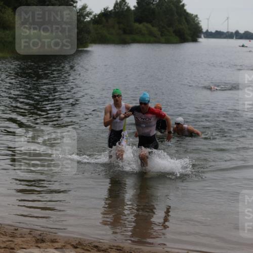 21.06.2026 - 29. Vierlanden-Triathlon Andreas Tolksdorf http://msf.ph/oto/9848136 21.06.2026 09:54:07 Schwimmen 311, 335, 378, 382 meine-sportfotos.de