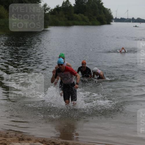 21.06.2026 - 29. Vierlanden-Triathlon Andreas Tolksdorf http://msf.ph/oto/9848145 21.06.2026 09:54:08 Schwimmen 311, 335, 378, 382 meine-sportfotos.de