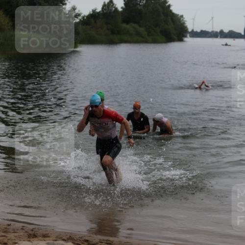 21.06.2026 - 29. Vierlanden-Triathlon Andreas Tolksdorf http://msf.ph/oto/9848150 21.06.2026 09:54:08 Schwimmen 311, 335, 378, 382 meine-sportfotos.de