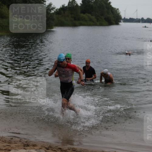 21.06.2026 - 29. Vierlanden-Triathlon Andreas Tolksdorf http://msf.ph/oto/9848160 21.06.2026 09:54:08 Schwimmen 311, 335, 378, 382 meine-sportfotos.de