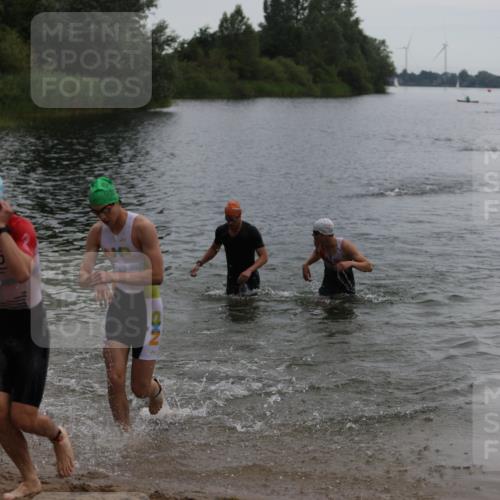 21.06.2026 - 29. Vierlanden-Triathlon Andreas Tolksdorf http://msf.ph/oto/9848174 21.06.2026 09:54:09 Schwimmen 311, 335, 378, 382 meine-sportfotos.de