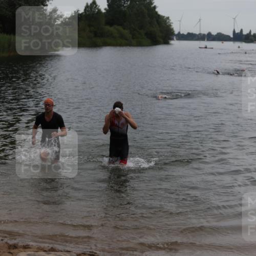 21.06.2026 - 29. Vierlanden-Triathlon Andreas Tolksdorf http://msf.ph/oto/9848211 21.06.2026 09:54:11 Schwimmen 311, 335, 378, 382 meine-sportfotos.de