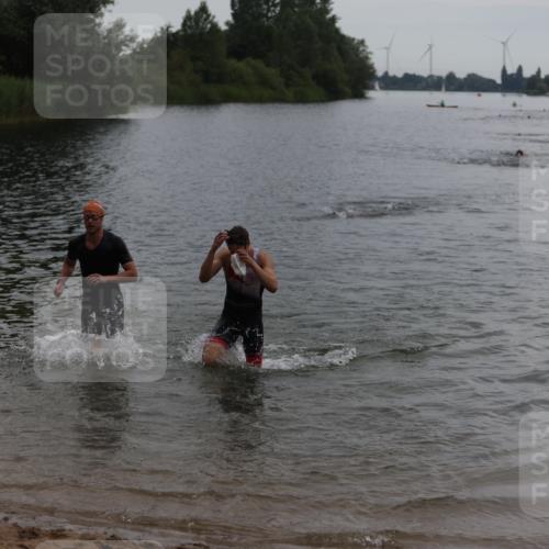 21.06.2026 - 29. Vierlanden-Triathlon Andreas Tolksdorf http://msf.ph/oto/9848227 21.06.2026 09:54:11 Schwimmen 311, 335, 378, 382 meine-sportfotos.de