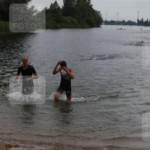 21.06.2026 - 29. Vierlanden-Triathlon Andreas Tolksdorf http://msf.ph/oto/9848231 21.06.2026 09:54:11 Schwimmen 311, 335, 378, 382 meine-sportfotos.de