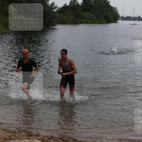 21.06.2026 - 29. Vierlanden-Triathlon Andreas Tolksdorf http://msf.ph/oto/9848250 21.06.2026 09:54:12 Schwimmen 311, 335, 378, 382 meine-sportfotos.de