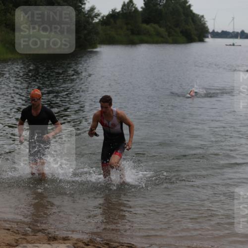 21.06.2026 - 29. Vierlanden-Triathlon Andreas Tolksdorf http://msf.ph/oto/9848266 21.06.2026 09:54:12 Schwimmen 311, 335, 378, 382 meine-sportfotos.de