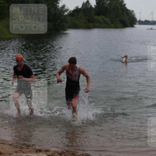 21.06.2026 - 29. Vierlanden-Triathlon Andreas Tolksdorf http://msf.ph/oto/9848279 21.06.2026 09:54:13 Schwimmen 311, 335, 378, 382 meine-sportfotos.de