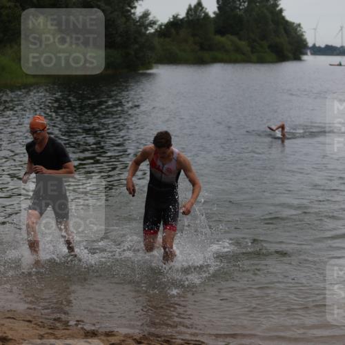 21.06.2026 - 29. Vierlanden-Triathlon Andreas Tolksdorf http://msf.ph/oto/9848282 21.06.2026 09:54:13 Schwimmen 311, 335, 378, 382 meine-sportfotos.de