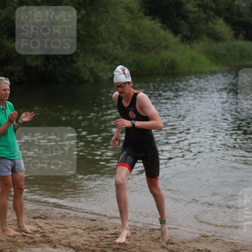 21.06.2026 - 29. Vierlanden-Triathlon Andreas Tolksdorf http://msf.ph/oto/9848302 21.06.2026 09:54:32 Schwimmen 387 meine-sportfotos.de