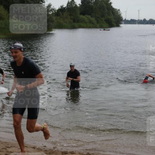 21.06.2026 - 29. Vierlanden-Triathlon Andreas Tolksdorf http://msf.ph/oto/9848387 21.06.2026 09:54:54 Schwimmen 324, 337, 339, 350, 362, 379 meine-sportfotos.de
