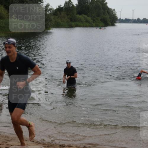 21.06.2026 - 29. Vierlanden-Triathlon Andreas Tolksdorf http://msf.ph/oto/9848396 21.06.2026 09:54:54 Schwimmen 324, 337, 339, 350, 362, 379 meine-sportfotos.de