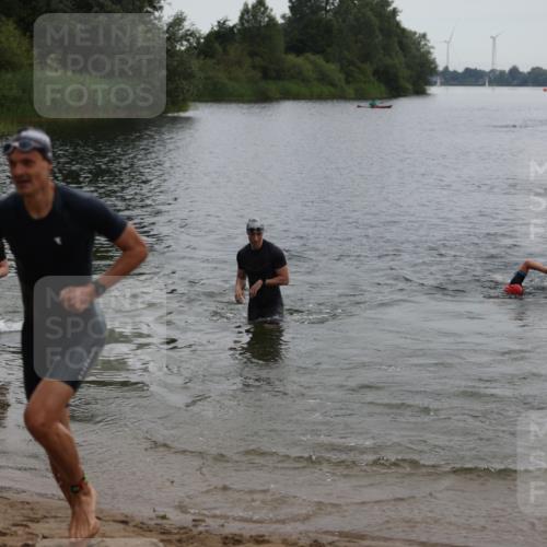21.06.2026 - 29. Vierlanden-Triathlon Andreas Tolksdorf http://msf.ph/oto/9848401 21.06.2026 09:54:54 Schwimmen 324, 337, 339, 350, 362, 379 meine-sportfotos.de