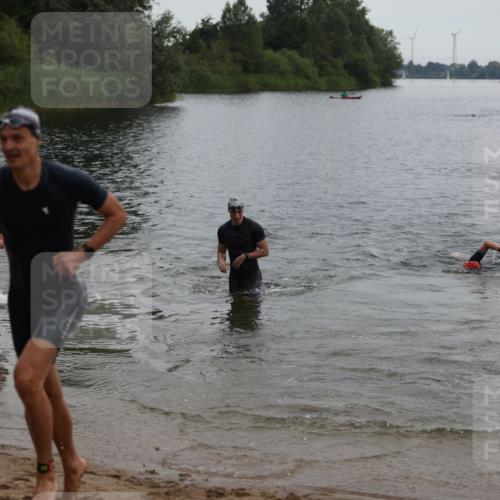 21.06.2026 - 29. Vierlanden-Triathlon Andreas Tolksdorf http://msf.ph/oto/9848404 21.06.2026 09:54:54 Schwimmen 324, 337, 339, 350, 362, 379 meine-sportfotos.de