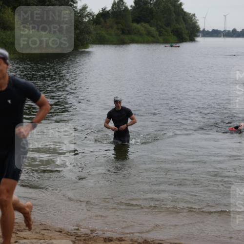 21.06.2026 - 29. Vierlanden-Triathlon Andreas Tolksdorf http://msf.ph/oto/9848413 21.06.2026 09:54:54 Schwimmen 324, 337, 339, 350, 362, 379 meine-sportfotos.de